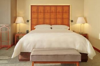 Deluxe Room 1 King, at Grand Fiesta Americana Chapultepec