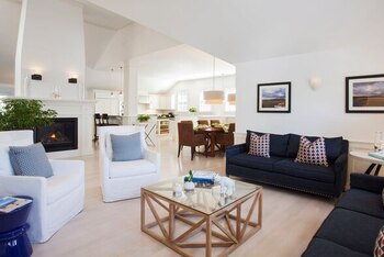 Easy Street Loft, at White Elephant