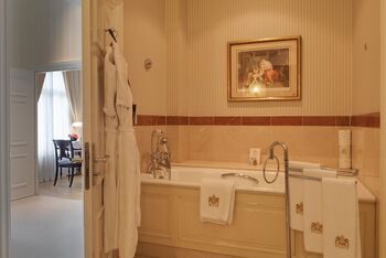 1 Bedroom Suite River View, at Intercontinental Amstel Amsterdam