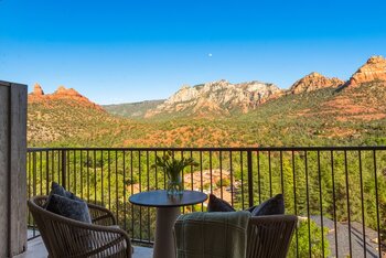 Cliffs Suite - 100 steps from L