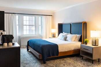 Classic King Room, at Hanover Inn Dartmouth
