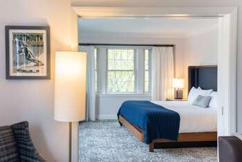 Junior Suite King Campus View, at Hanover Inn Dartmouth