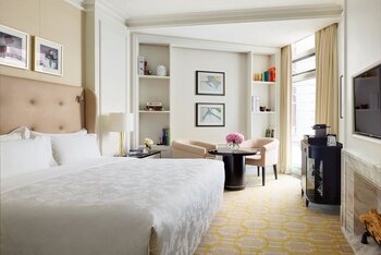 Deluxe King, at The Langham Hong Kong