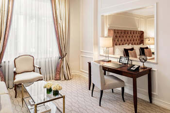 Junior Suite Garden View King, at Fairmont Hotel Vier Jahreszeiten