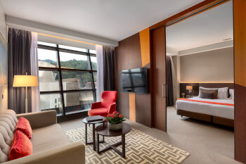 Deluxe Suite Guggenheim Views, at The Artist Grand Hotel of Art