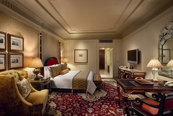 Royal Club Room, at The Leela Palace New Delhi