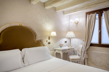 Deluxe Room: Double Bed, at Maison Venezia