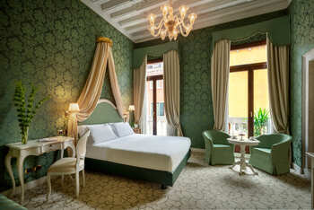 Premium Room: Double + sofa bed, at Maison Venezia
