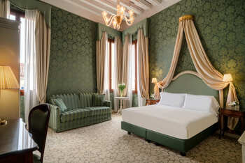 Premium Room: Double Bed, at Maison Venezia