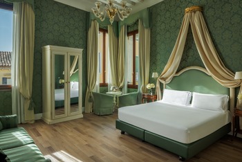 Premium Room with View: Double Bed, at Maison Venezia
