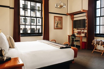 1 King Bed Corner Madison View, at Chicago Athletic Association Hotel