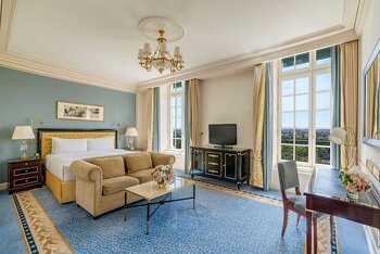 Eiffel View Room 2 Twin Beds, at Shangri-La Hotel Paris