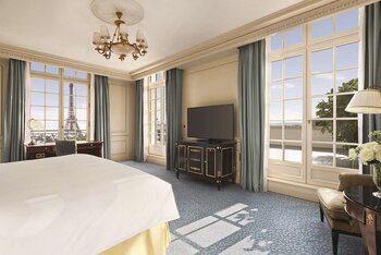 Paris Panoramic Signature Room, at Shangri-La Hotel Paris