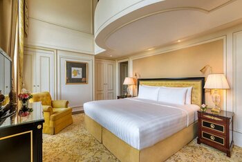 Junior Suite Paris View, at Shangri-La Hotel Paris