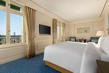 Junior Suite, at Shangri-La Hotel Paris