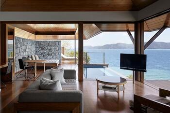 Windward Pavilion Room, at qualia