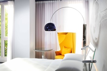 1 Queen Bed Garden View, at Andaz Amsterdam Prinsengracht