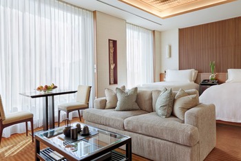 Deluxe Room: 2 Twin Beds, at The Peninsula Tokyo