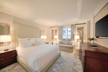 Premier King, at Hotel Bennett Charleston