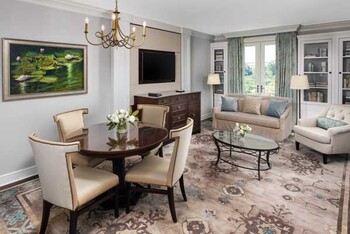 Premium One Bedroom Suite, at Hotel Bennett Charleston