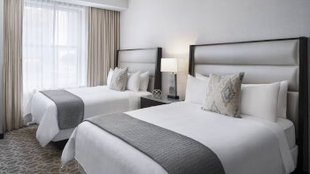 Double Queen, Deluxe Guest room, 2 Queen, at JW Marriott Houston Downtown