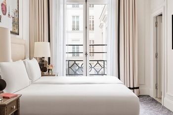 Family Corner Rooms, at Hotel du Louvre Paris, a Hyatt Hotel