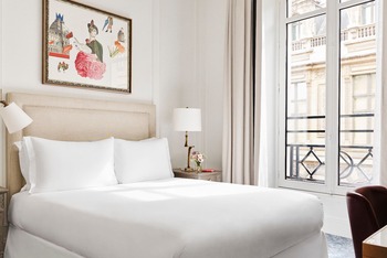 1 Queen Bed View, at Hotel du Louvre Paris, a Hyatt Hotel