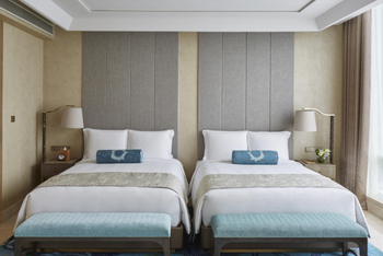 Signature Twin Room NS, at Raffles Jakarta