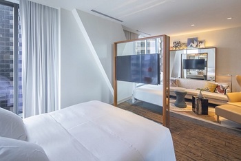 Junior Suite King Bay View, at Lotte Hotel Seattle