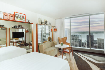 Deluxe King Bay View, at Lotte Hotel Seattle
