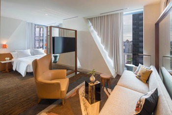 Junior Suite King City View, at Lotte Hotel Seattle