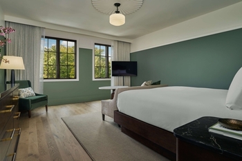 Resort View King, at Pendry Natirar
