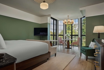 ADA Accessible Resort Bay Window King, at Pendry Natirar