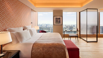 Junior, 1 Bedroom Suite, 1 King, Imperial Garden view, at Bvlgari Hotel Tokyo