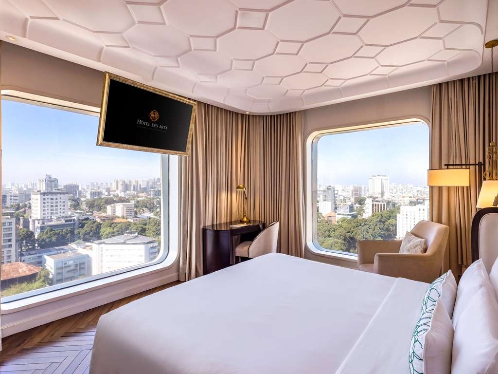 Deluxe Corner Room, 1 King Bed, City View, at Hotel Des Arts Saigon - MGallery