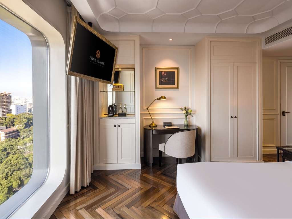 Grand Deluxe Room, 1 King Bed, at Hotel Des Arts Saigon - MGallery