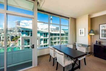 Deluxe Suite, Club Millesime Access, 1 King Bed, at Sofitel Auckland Viaduct Harbour