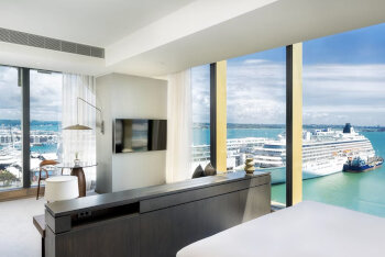 1 King Junior Suite Harbour View Club Lounge Access, at Intercontinental Auckland
