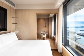 1 Bedroom Suite Club Lounge Access, at Intercontinental Auckland