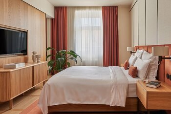 Deluxe One-bedroom Suite with Bathtub, at The Julius Prague