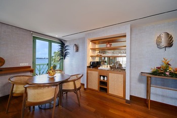 1 King Bed Royal Ocean View Suite Hina, at Hilton Hotel Tahiti