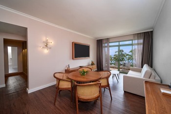 King Residence Suite Kitchenette Washer/dryer, at Hilton Hotel Tahiti