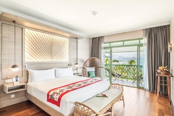 1 King Bed Ocean View Suite, at Hilton Hotel Tahiti