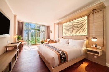 1 King Bed Standard Room, at Hilton Hotel Tahiti