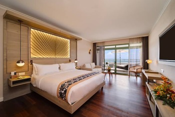 1 King Bed Grand Balcony Room, at Hilton Hotel Tahiti