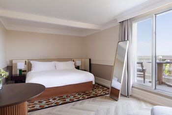 1 Queen Premium Furnished Balcony, at InterContinental Chantilly Chateau Mont Royal