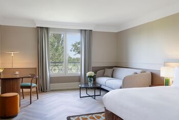 1 King Junior Suite, at InterContinental Chantilly Chateau Mont Royal