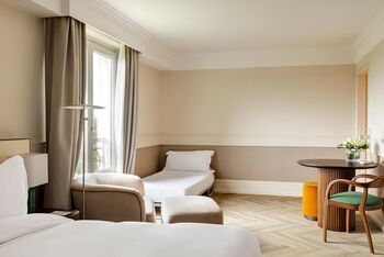 1 Queen Premium Extra Person, at InterContinental Chantilly Chateau Mont Royal