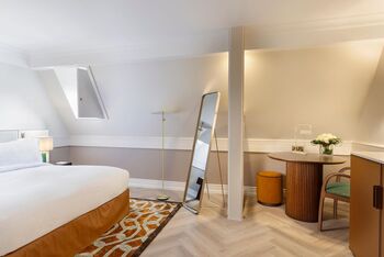 1 Queen Cosy, at InterContinental Chantilly Chateau Mont Royal