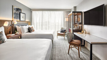 ADA Accessible Deluxe Room Queens, at Omni Tempe at ASU